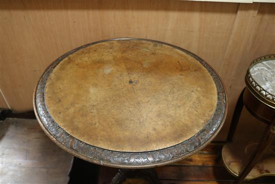 A circular Victorian walnut tripod table W.59.5cm